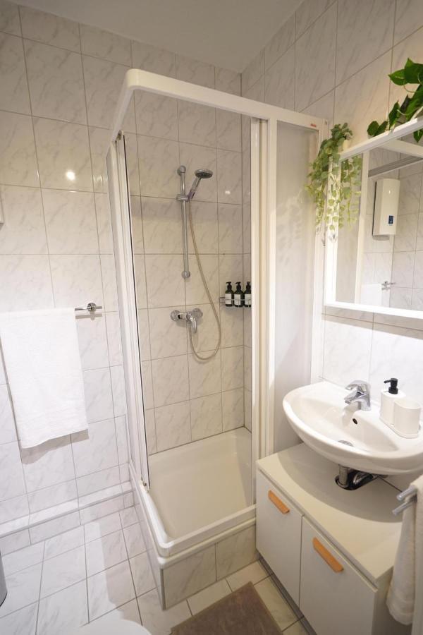 Dein Flughafen Messe Apartment Nahe Duesseldorf 2 Дуйсбург Екстериор снимка